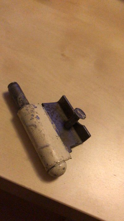 Sháním panty do panelákových zárubní,pravé.