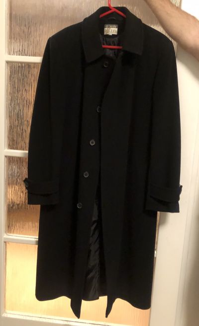 Černý kabát velikosti 48