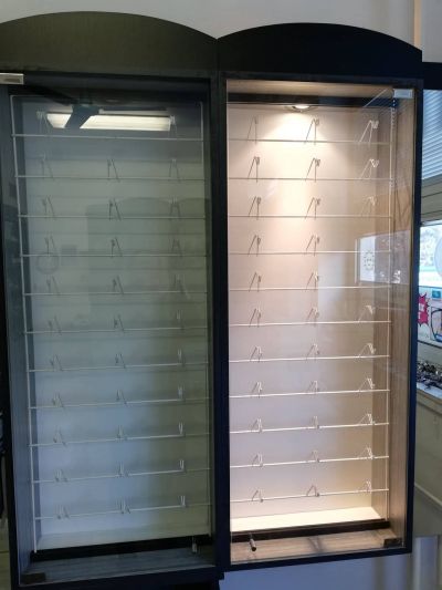  VYBAVENÍ OBCHODU nábytek