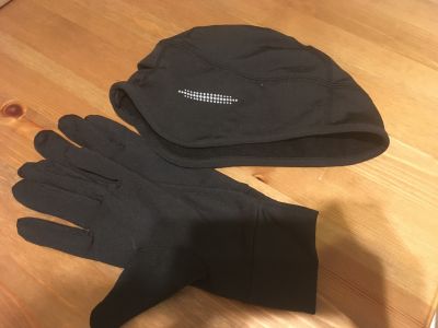 Sportovní rukavice a čepice