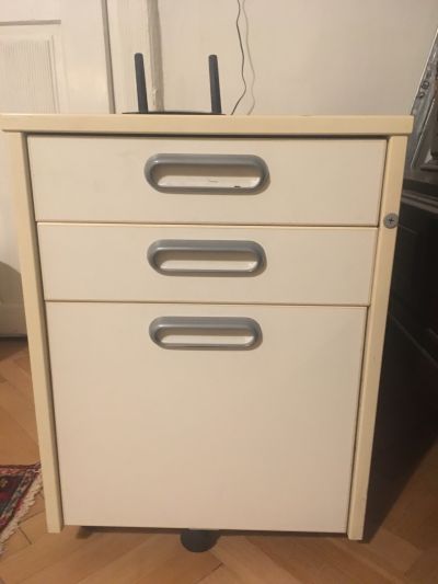 Bílý zásuvkový díl Ikea, zásuvky pod pracovní stůl