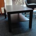Konferenční stolek v dobrém stavu