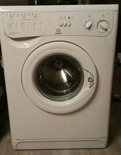 Pračku Indesit W83