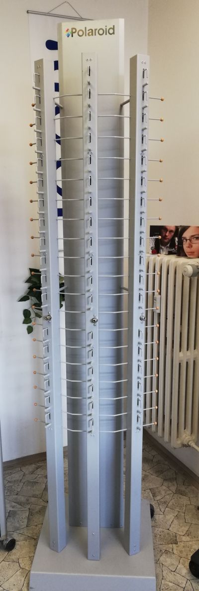 stojan na brýle kovový v 220cm kovový,šedý,uzamykatelný.