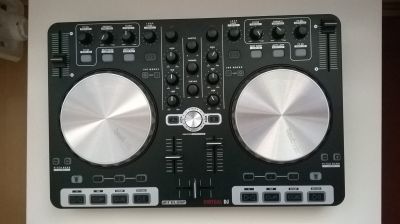 Daruji DJ kontroler Reloop Beatmix