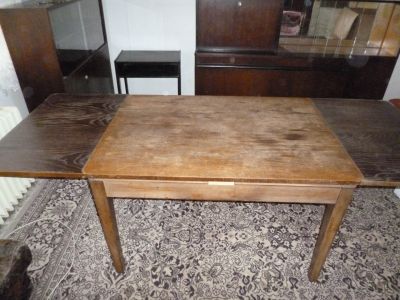 Dřevěný stůl rozkládací z 50. let minulého století
