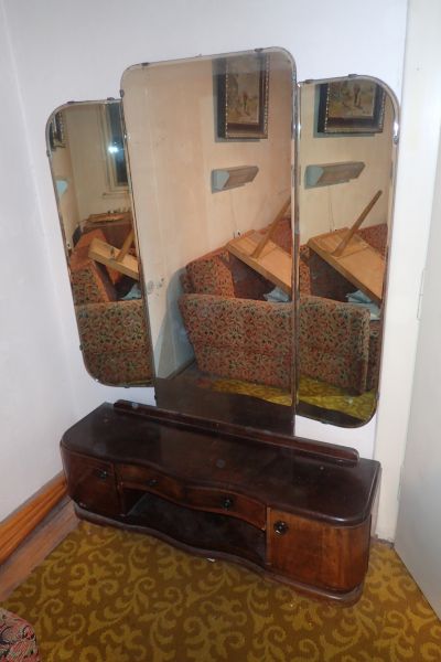 Pohádková skříňka s trojdílným zrcadlem