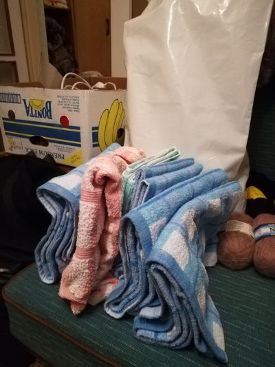 Daruji nepoužité kostkované ručníky rozměry asi 70X120