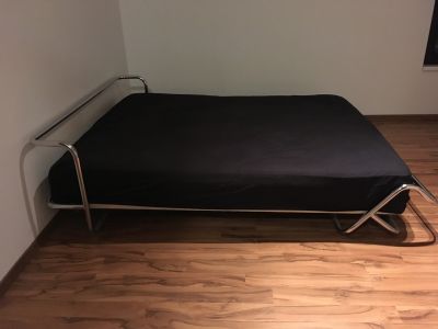 Kovová postel s matrací