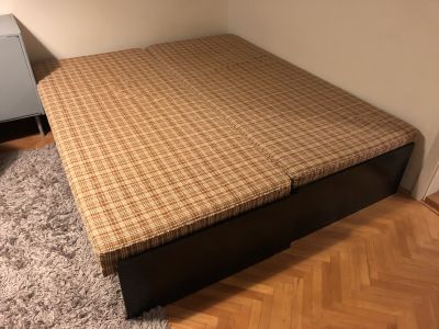 Vyklápěcí postel - dva kusy