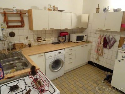 Kuchyňský nábytek - linka, skříně na špajz