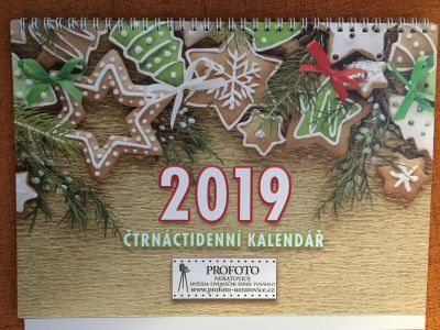 Kalendář 2019 s otvorem na vložení fotky