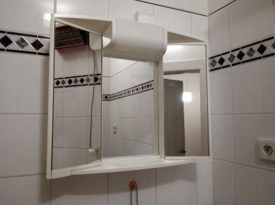 Koupelnová skříňka se zrcadlem