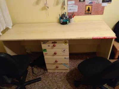 Velký psací stůl s 160x60cm
