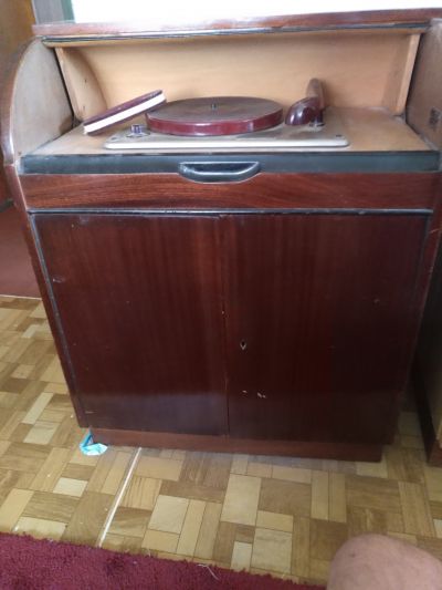 gramofonová skříňka 