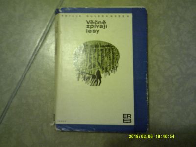 kniha Věčně zpívají lesy