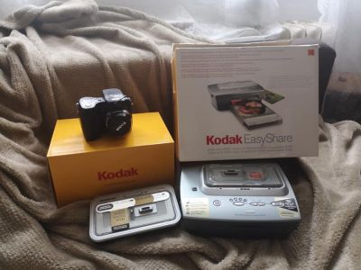 Foťák Kodak s tiskárnou a dockovací stanicí