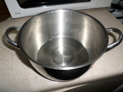 Daruji nerez hrnec střední velikosti