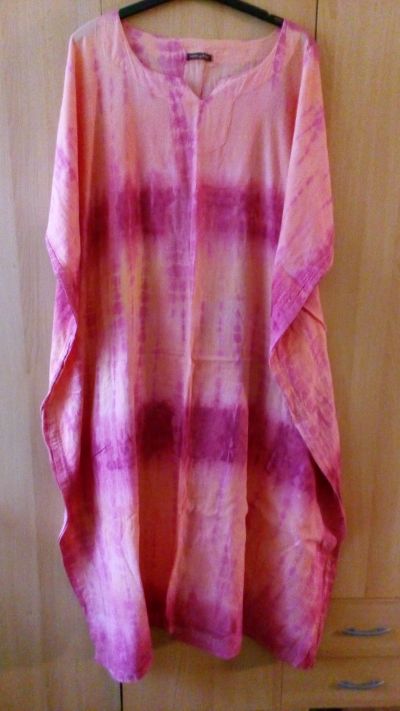 Batikované šaty Sanu babu
