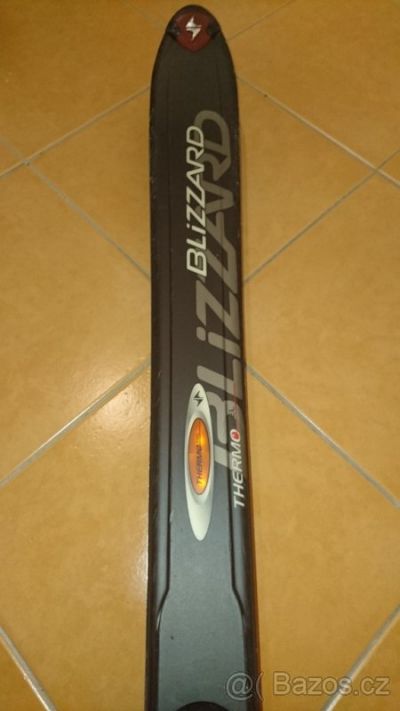 Blizzard lyže (160cm) a hůlky (115cm)