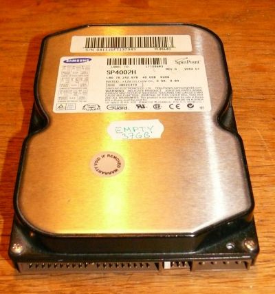 Pevný disk 40 GB na stolní počítač