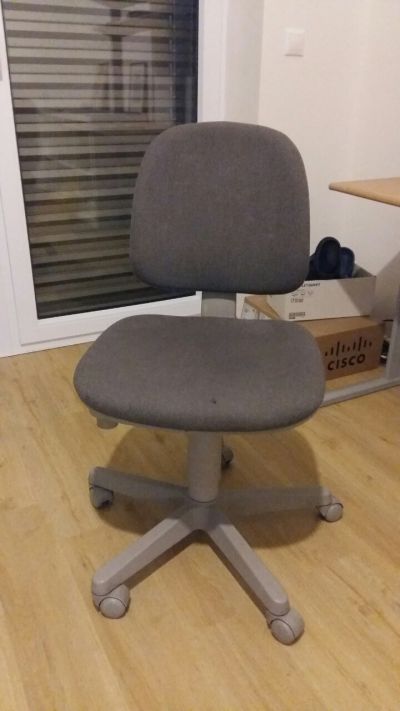Daruji kancelářskou židli funkční