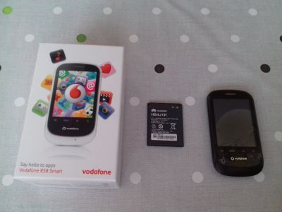 Daruji chytrý mobilní telefon Vodafone 858