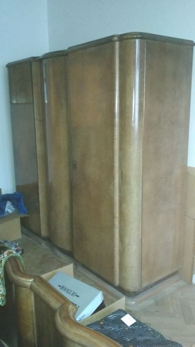 Šatní skříň trojdílná