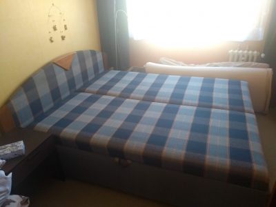 Manželská postel s úložným prostorem