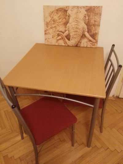 Jídelní stůl + 2 židle
