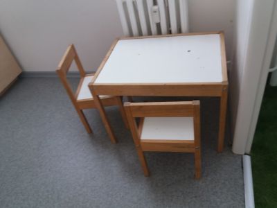 Dětský stolek + 2 židle
