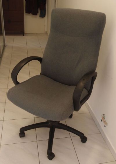 Otočná kancelářská židle