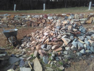 Hromada kamení na zídky