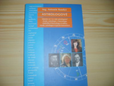 Kniha Astrologové