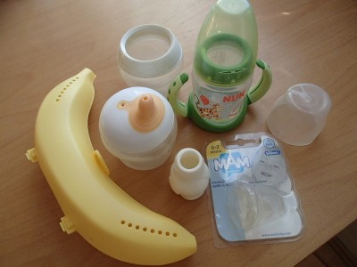 Daruji kojenecké potřeby - lahvičky, savičky, krabičku