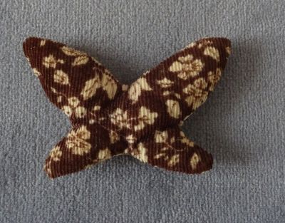 Samodomo jehelníček motýl