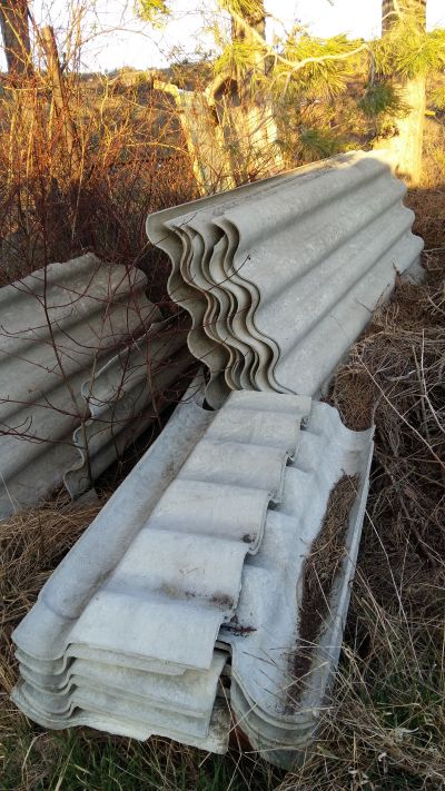 Darujeme eternitove desky vhodné na opravu střechy nebo plot