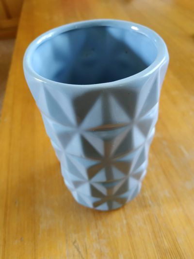 Váza modro - šedá, nejspíš porcelánová