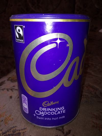 Dóza od horké čokolády Cadbury