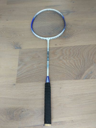 badmintonová raketa 