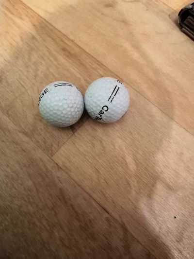2 golfové míčky 