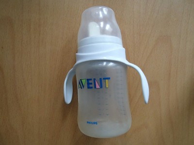 Daruji kojeneckou lahvičku Avent v kompletní výbavě :-)