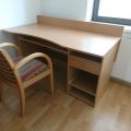 Nábytek - dvě skříně a stůl se židlí