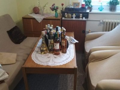 daruji konferenční stolek