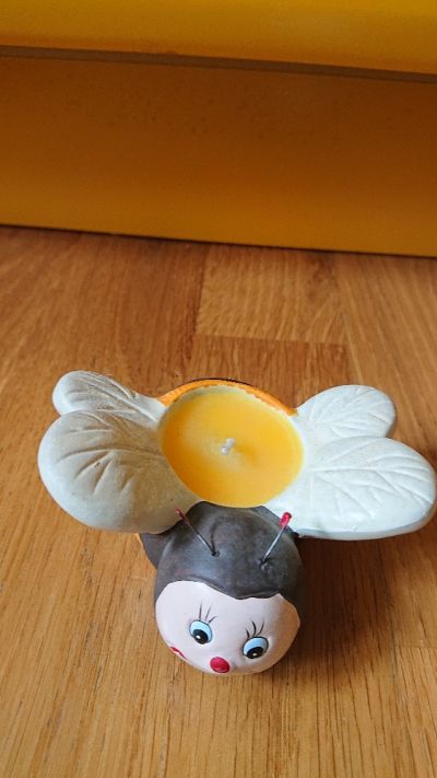 Daruji svíčku ve tvaru včeličky
