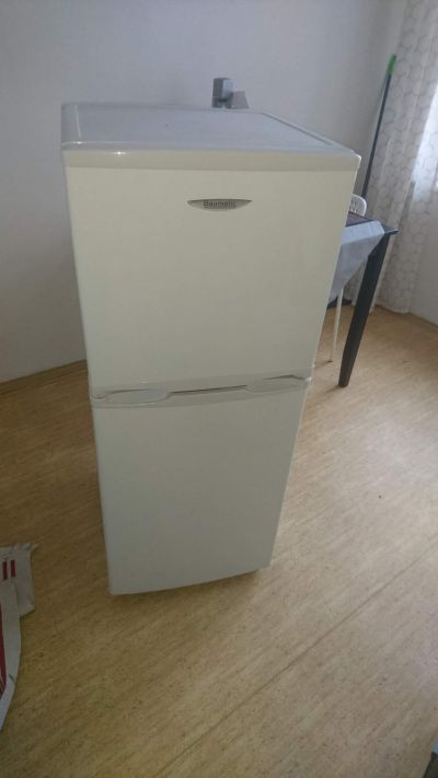 Lednice Baumatic, nefunkcni, ale pravdopodobne opravitelna