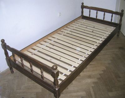 Rám postele – jednolůžko – celomasiv
