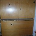 6 starých skříněk + peřiňák