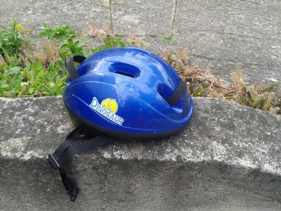 dětskou helmu na kolo