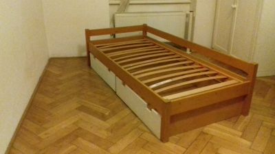 Dřevěná postel- jednolůžko